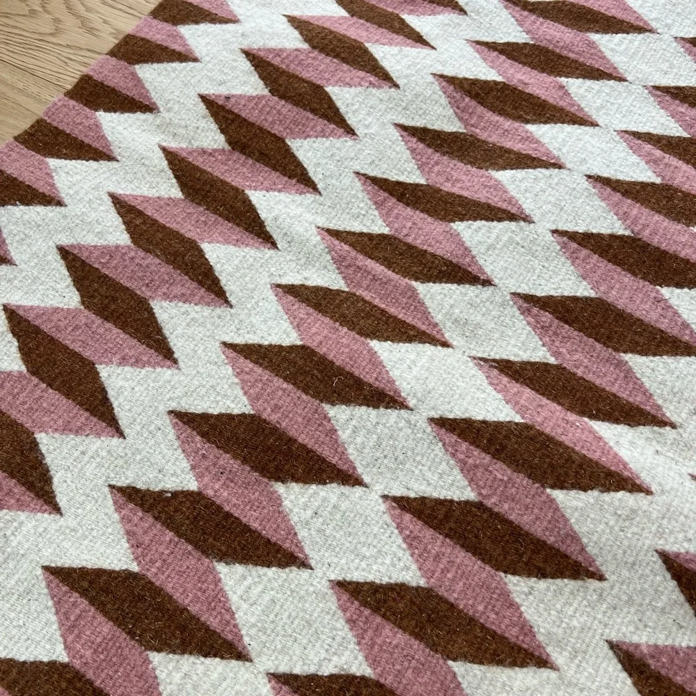 Archive New York Rug - Picture 3 of 3